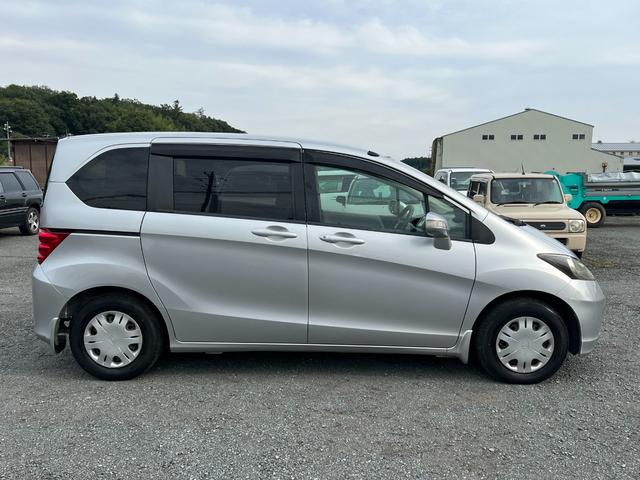 フリード G Lパッケージ ナビ TV バックカメラ ETC エアコン パワーステアリング パワーウィンドウ ABS キーレスエントリー 運転席エアバッグ 助手席エアバッグ 衝突安全ボディ CD(4枚目)