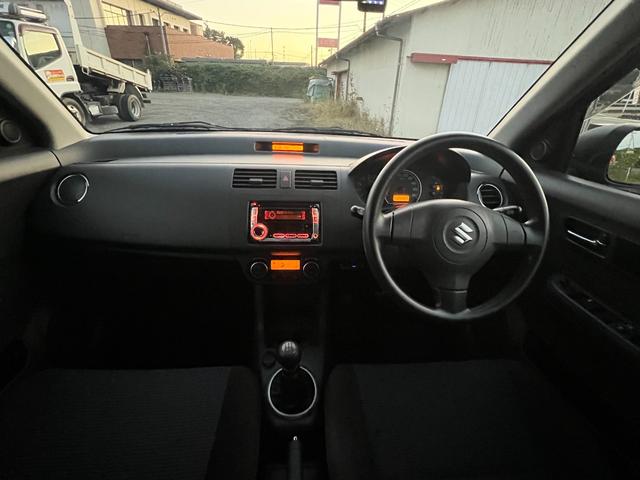 スイフト １．３ＸＧ　５速マニュアル　ＥＴＣ　スマートキー　ドライブレコーダー　エアコン　パワーステアリング　パワーウィンドウ　ＡＢＳ　キーレスエントリー　盗難防止システム　　衝突安全ボディＣＤ（15枚目）