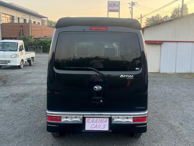 アトレーワゴン カスタムターボＲＳリミテッド　ナビ　４ＷＤ　ターボ　アルミホイール　エアコン　パワーステアリング　パワーウィンドウ　キーレスエントリー　ベンチシート　フルフラットＡＢＳ　運転席エアバッグ　衝突安全ボディ　助手席エアバッグ（3枚目）