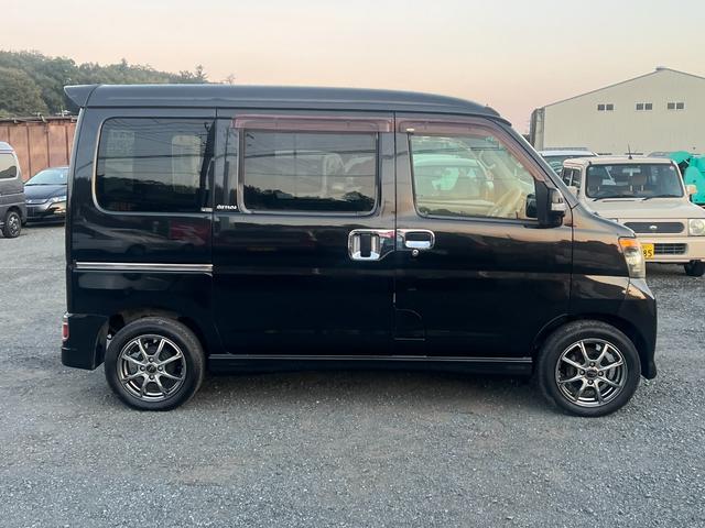 アトレーワゴン カスタムターボＲＳリミテッド　ナビ　４ＷＤ　ターボ　アルミホイール　エアコン　パワーステアリング　パワーウィンドウ　キーレスエントリー　ベンチシート　フルフラットＡＢＳ　運転席エアバッグ　衝突安全ボディ　助手席エアバッグ（4枚目）