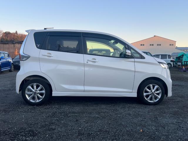 デイズ ハイウェイスター　Ｇ　ナビ　ＴＶ　全周囲カメラ　Ｂｌｕｅｔｏｏｔｈ　ＥＴＣ　スマートキー　アイドリングストップ　アルミホイール　エアコン　パワーステアリング　パワーウィンドウ　ＡＢＳ　ベンチシート　ＨＩＤ（4枚目）