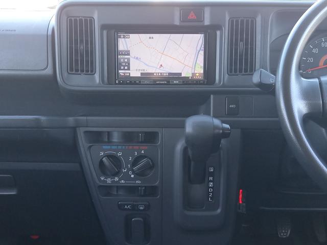 ハイゼットカーゴ クルーズＳＡＩＩＩ　パートタイム４ＷＤ　ナビ　バックカメラ　Ｂｌｕｅｔｏｏｔｈオーディオ　キーレスエントリー　スペアキー　ＥＴＣ　パワーウィンドウ　ドアバイザー　オートマチックハイビーム　電動格納ミラー　スマートアシスト（3枚目）