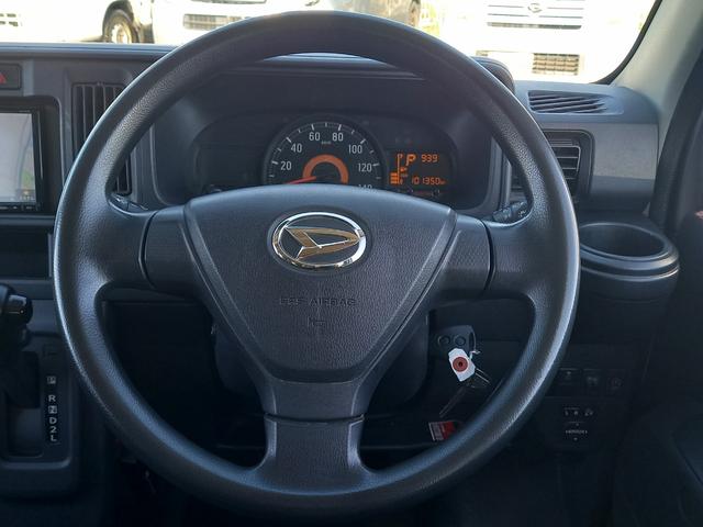 ハイゼットカーゴ クルーズＳＡＩＩＩ　パートタイム４ＷＤ　ナビ　バックカメラ　Ｂｌｕｅｔｏｏｔｈオーディオ　キーレスエントリー　スペアキー　ＥＴＣ　パワーウィンドウ　ドアバイザー　オートマチックハイビーム　電動格納ミラー　スマートアシスト（5枚目）