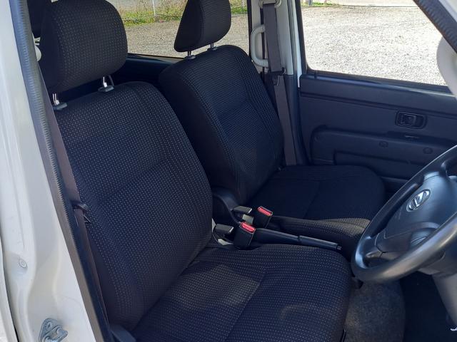 ハイゼットカーゴ クルーズＳＡＩＩＩ　パートタイム４ＷＤ　ナビ　バックカメラ　Ｂｌｕｅｔｏｏｔｈオーディオ　キーレスエントリー　スペアキー　ＥＴＣ　パワーウィンドウ　ドアバイザー　オートマチックハイビーム　電動格納ミラー　スマートアシスト（7枚目）