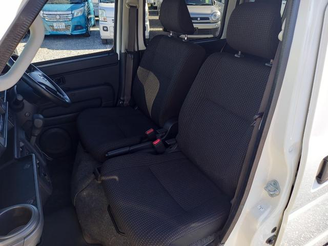 ハイゼットカーゴ クルーズＳＡＩＩＩ　パートタイム４ＷＤ　ナビ　バックカメラ　Ｂｌｕｅｔｏｏｔｈオーディオ　キーレスエントリー　スペアキー　ＥＴＣ　パワーウィンドウ　ドアバイザー　オートマチックハイビーム　電動格納ミラー　スマートアシスト（14枚目）