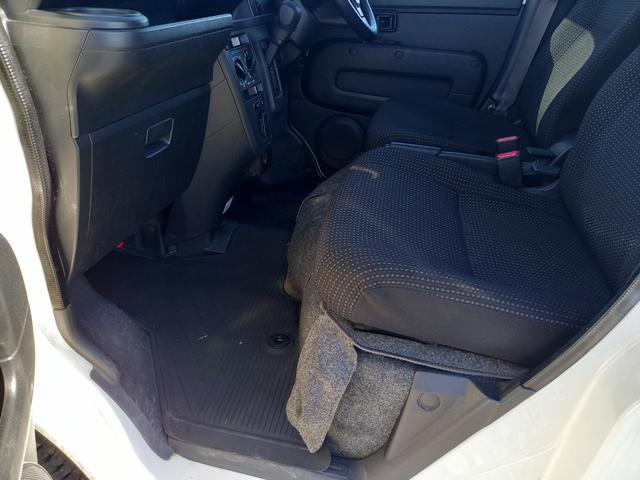 ハイゼットカーゴ クルーズＳＡＩＩＩ　パートタイム４ＷＤ　ナビ　バックカメラ　Ｂｌｕｅｔｏｏｔｈオーディオ　キーレスエントリー　スペアキー　ＥＴＣ　パワーウィンドウ　ドアバイザー　オートマチックハイビーム　電動格納ミラー　スマートアシスト（16枚目）