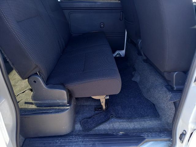 ハイゼットカーゴ クルーズＳＡＩＩＩ　パートタイム４ＷＤ　ナビ　バックカメラ　Ｂｌｕｅｔｏｏｔｈオーディオ　キーレスエントリー　スペアキー　ＥＴＣ　パワーウィンドウ　ドアバイザー　オートマチックハイビーム　電動格納ミラー　スマートアシスト（19枚目）