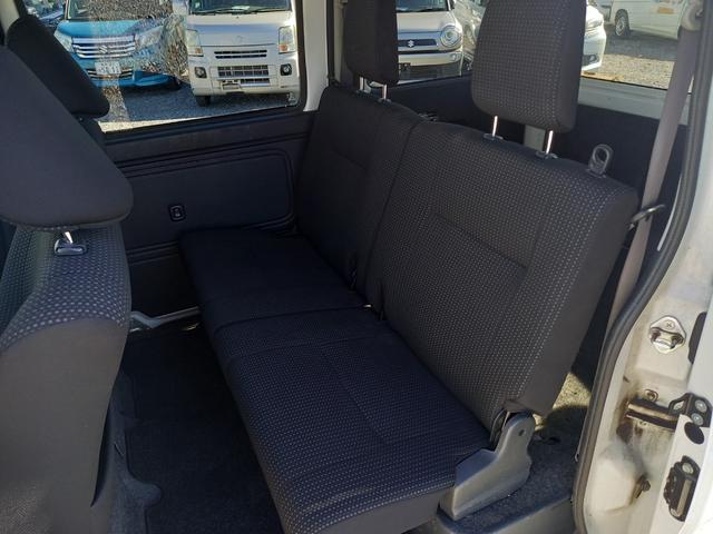 ハイゼットカーゴ クルーズＳＡＩＩＩ　パートタイム４ＷＤ　ナビ　バックカメラ　Ｂｌｕｅｔｏｏｔｈオーディオ　キーレスエントリー　スペアキー　ＥＴＣ　パワーウィンドウ　ドアバイザー　オートマチックハイビーム　電動格納ミラー　スマートアシスト（20枚目）