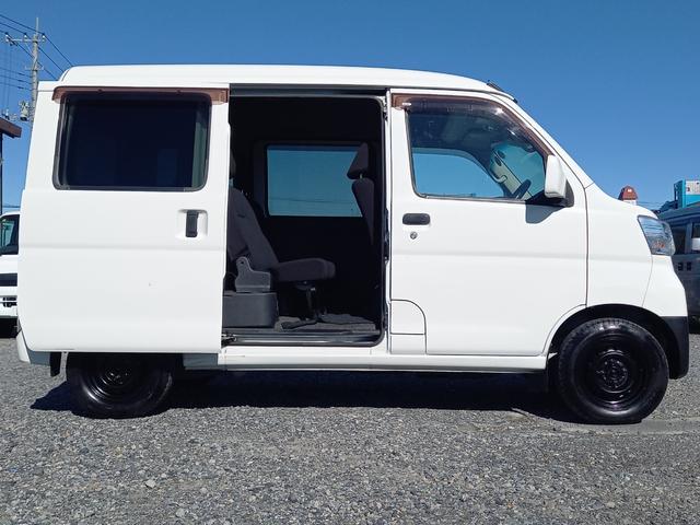 ハイゼットカーゴ クルーズＳＡＩＩＩ　パートタイム４ＷＤ　ナビ　バックカメラ　Ｂｌｕｅｔｏｏｔｈオーディオ　キーレスエントリー　スペアキー　ＥＴＣ　パワーウィンドウ　ドアバイザー　オートマチックハイビーム　電動格納ミラー　スマートアシスト（25枚目）