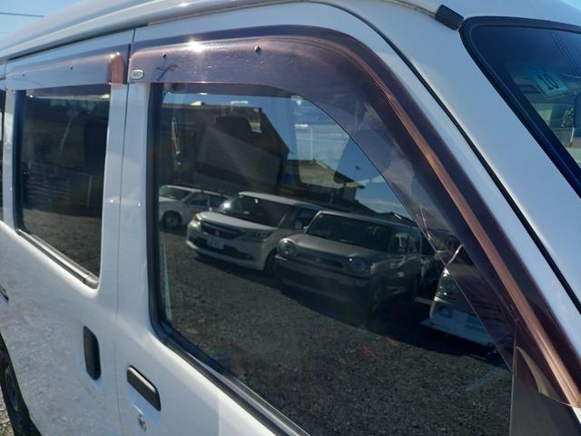 ハイゼットカーゴ クルーズＳＡＩＩＩ　パートタイム４ＷＤ　ナビ　バックカメラ　Ｂｌｕｅｔｏｏｔｈオーディオ　キーレスエントリー　スペアキー　ＥＴＣ　パワーウィンドウ　ドアバイザー　オートマチックハイビーム　電動格納ミラー　スマートアシスト（33枚目）