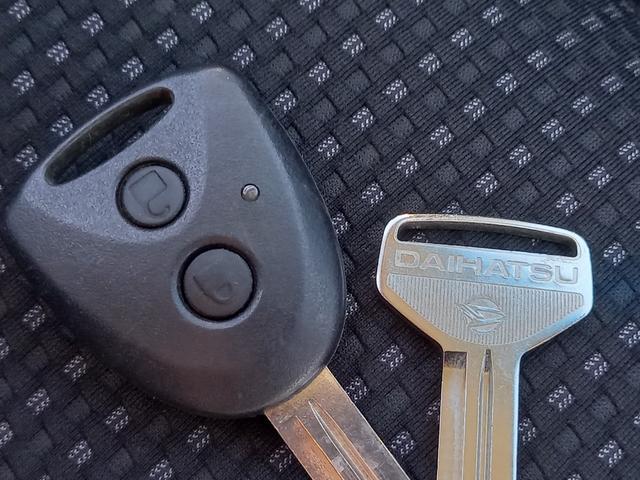 ハイゼットカーゴ クルーズＳＡＩＩＩ　パートタイム４ＷＤ　ナビ　バックカメラ　Ｂｌｕｅｔｏｏｔｈオーディオ　キーレスエントリー　スペアキー　ＥＴＣ　パワーウィンドウ　ドアバイザー　オートマチックハイビーム　電動格納ミラー　スマートアシスト（37枚目）