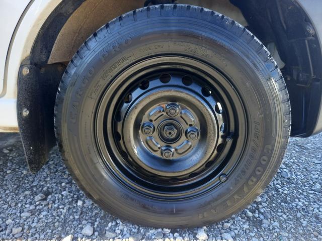 ハイゼットカーゴ クルーズＳＡＩＩＩ　パートタイム４ＷＤ　ナビ　バックカメラ　Ｂｌｕｅｔｏｏｔｈオーディオ　キーレスエントリー　スペアキー　ＥＴＣ　パワーウィンドウ　ドアバイザー　オートマチックハイビーム　電動格納ミラー　スマートアシスト（43枚目）