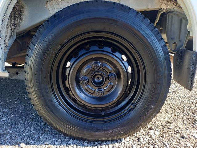 ハイゼットカーゴ クルーズＳＡＩＩＩ　パートタイム４ＷＤ　ナビ　バックカメラ　Ｂｌｕｅｔｏｏｔｈオーディオ　キーレスエントリー　スペアキー　ＥＴＣ　パワーウィンドウ　ドアバイザー　オートマチックハイビーム　電動格納ミラー　スマートアシスト（45枚目）