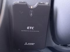 ＜ＥＴＣ＞今では必需品のＥＴＣも付いております。高速道路での出入りもスムーズ。渋滞緩和にもなりエコにも繋がります。 5