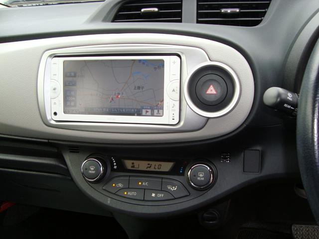 ヴィッツ Ｕ　１３００　Ｕ　走行１９９００キロ　純正ナビ＆ＴＶ　プッシュスタート　スマートキー　１５インチアルミホイール　ジンバックメタリック（ガンメタ）　ＥＴＣ装備車（9枚目）