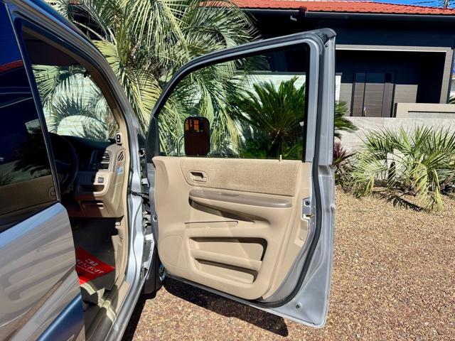 ステップワゴン I 5.6万km 車検2年付 回転シート ラプターライナー HONDAグリル クラシックカスタム ホワイトリボン 鉄ちんカスタム アメ車バンミラー サイドデカール スモークヘッドライト スムージング(22枚目)