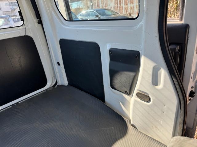 アクティバン 　５ＭＴ　車検付　記録簿有り　ユーザー買取　全塗装　ベージュ　オールペイント　ラプターライナー　ホワイトリボンタイヤ　オリジナルＨＯＮＤＡグリル　ＬＥＤライト　鉄ちん　ざらざら塗装　スムージングゲート（47枚目）