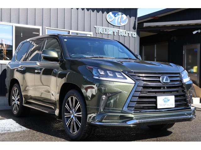 レクサスＳＵＶラインアップのフラッグシップモデルとなる「ＬＸ」。内外装にブラックの専用装備を採用した特別仕様車「ＬＸ５７０　特別仕様車　ブラックシークエンス」