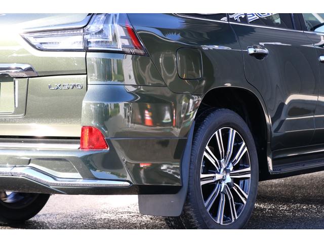 レクサスＳＵＶラインアップのフラッグシップモデルとなる「ＬＸ」。内外装にブラックの専用装備を採用した特別仕様車「ＬＸ５７０　特別仕様車　ブラックシークエンス」