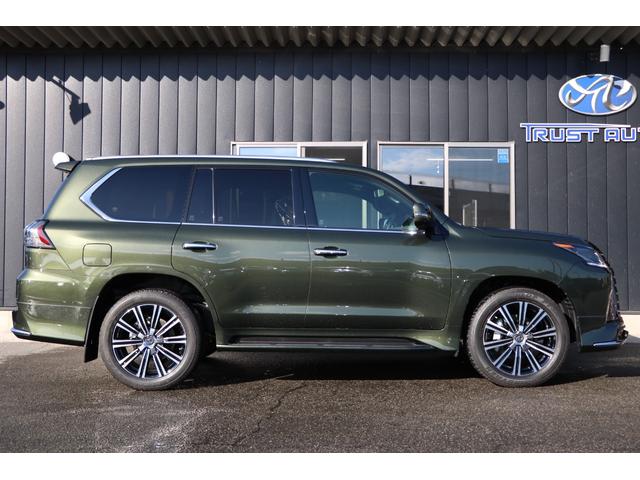 ５．７Ｌ　Ｖ型８気筒ＤＯＨＣエンジンを搭載し、高出力２７７ｋＷ（３７７馬力（カタログ値））／５，６００ｒｐｍ、大トルク５３４Ｎｍ（５４．５ｋｇｆ・ｍ）／３，２００ｒｐｍを発揮。