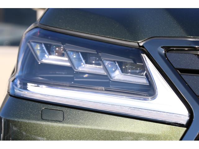 ヘッドライトの状態です。保管状況が良く、くもりや黄ばみ等もなくとても綺麗な状態です。