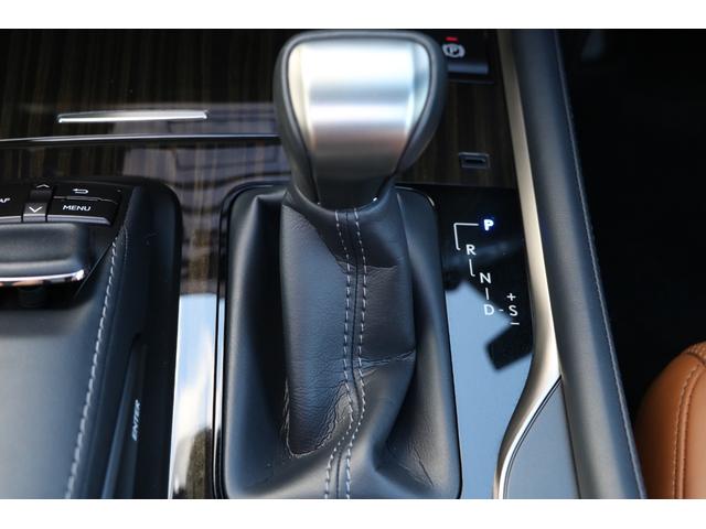 純正ナビフルセグパノラミックビューモニターＥＴＣサンルーフ、モデリスタエアロ＆マフラー、マークレビンソン、リアエンタ、ブラウン本革、縞杢オーナメント、クールボックスＢＳＭ．ＨＵＤ、ＬＤＡ、ＰＣＳを装着