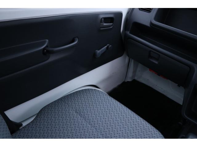 キャリイトラック 垂直式ゲートリフター　５ＭＴ　４ＷＤ　社外ＣＤ　純正フロアマット　車検整備付（46枚目）