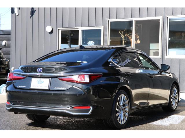 ES ES300h バージョンL ワンオーナー 黒本革 ヒーター&ベンチレーター サンルーフ グラファイトブラックガラスフレーク(223) 純正ナビ フルセグ パノラミックビューモニター スペアキー&カードキー(6枚目)