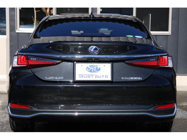 ES ES300h バージョンL ワンオーナー 黒本革 ヒーター&ベンチレーター サンルーフ グラファイトブラックガラスフレーク(223) 純正ナビ フルセグ パノラミックビューモニター スペアキー&カードキー(7枚目)