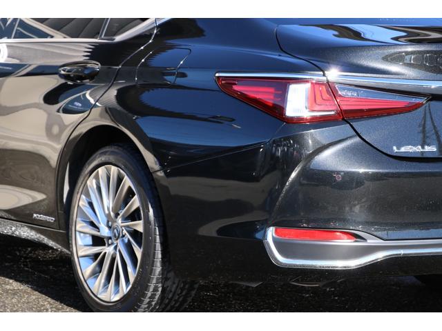 ES ES300h バージョンL ワンオーナー 黒本革 ヒーター&ベンチレーター サンルーフ グラファイトブラックガラスフレーク(223) 純正ナビ フルセグ パノラミックビューモニター スペアキー&カードキー(9枚目)