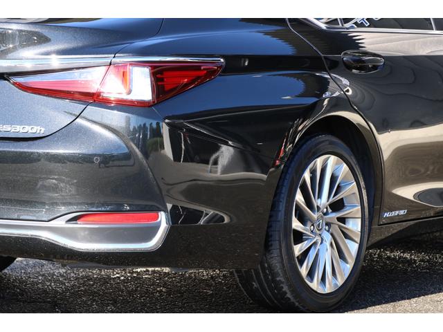 ES ES300h バージョンL ワンオーナー 黒本革 ヒーター&ベンチレーター サンルーフ グラファイトブラックガラスフレーク(223) 純正ナビ フルセグ パノラミックビューモニター スペアキー&カードキー(10枚目)