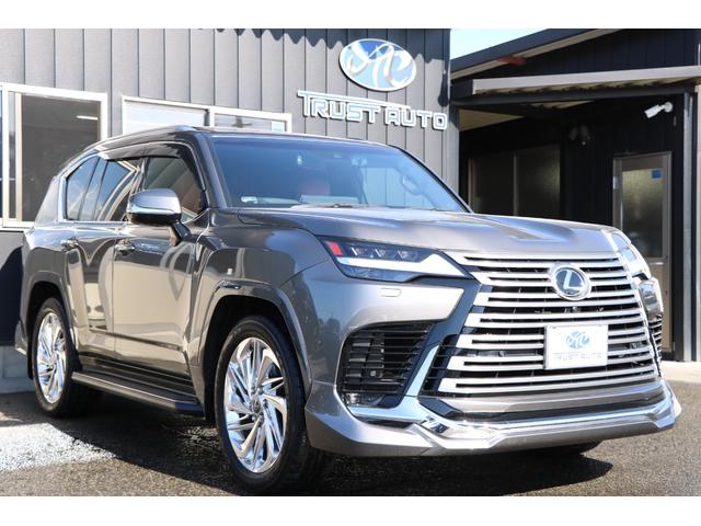 レクサスＳＵＶラインアップのフラッグシップモデルとなる「ＬＸ」。「ＬＸ６００エグゼクティブ」４人乗り。