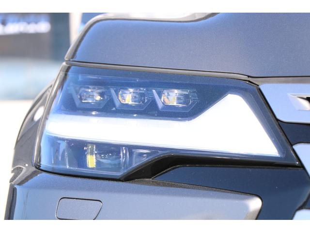 ヘッドライトの状態です。保管状況が良く、くもりや黄ばみ等もなくとても綺麗な状態です。