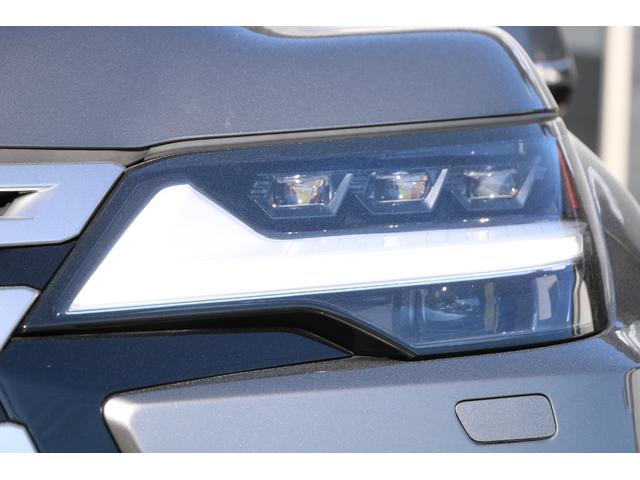 ヘッドライトの状態です。保管状況が良く、くもりや黄ばみ等もなくとても綺麗な状態です。