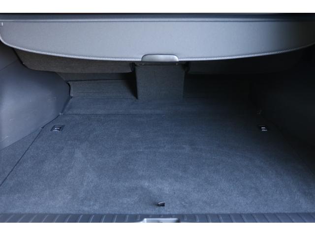 ラゲッジスペースになります。リアシートを倒す事により、更に大き目の荷物もゆったり積み込みが可能です。