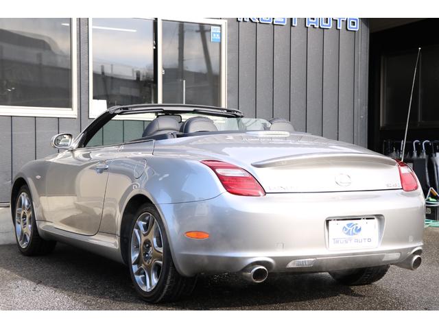 �h���C�o�[�Ƃ̃C���^�[�t�F�[�X�@�\���W�񂳂�郁�[�^�[�p�l���͓Ɨ��R�Ꭾ�A����������I�v�e�B�g�������[�^�[��z����B