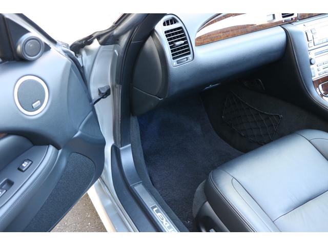 ����ȂɂȂ�܂��B���v�V�[�g�������������o���Ă���܂��B�V�[�g�̃w�^�������Ȃ��A�V�[�g�؂ꓙ���������܂���B�����t���A�}�b�g�𑕒����Ă���܂��B