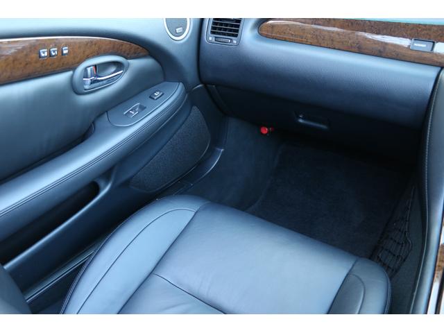 ����ȂɂȂ�܂��B���v�V�[�g�������������o���Ă���܂��B�V�[�g�̃w�^�������Ȃ��A�V�[�g�؂ꓙ���������܂���B�����t���A�}�b�g�𑕒����Ă���܂��B