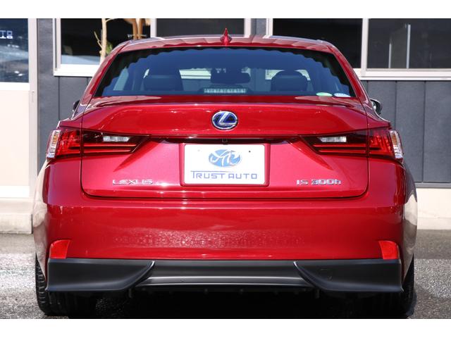 ＩＳ ＩＳ３００ｈ　バージョンＬ　ワンオーナー　黒革　マークレビンソン　オプション１８アルミ　純正ナビ　フルセグＴＶ　バックモニター　スペアキー＆カードキー有　サイドカメラ　ＥＴＣ　プリクラッシュ　ＢＳＭ　ＬＥＤヘッドライト！（7枚目）