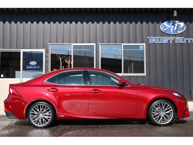 ＩＳ ＩＳ３００ｈ　バージョンＬ　ワンオーナー　黒革　マークレビンソン　オプション１８アルミ　純正ナビ　フルセグＴＶ　バックモニター　スペアキー＆カードキー有　サイドカメラ　ＥＴＣ　プリクラッシュ　ＢＳＭ　ＬＥＤヘッドライト！（14枚目）