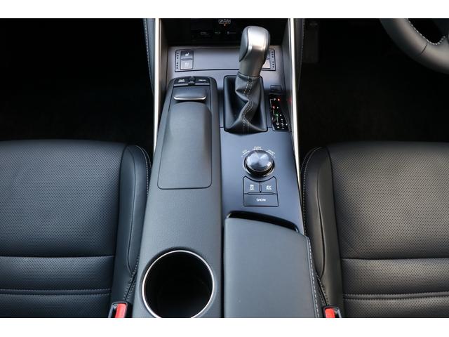 ＩＳ ＩＳ３００ｈ　バージョンＬ　ワンオーナー　黒革　マークレビンソン　オプション１８アルミ　純正ナビ　フルセグＴＶ　バックモニター　スペアキー＆カードキー有　サイドカメラ　ＥＴＣ　プリクラッシュ　ＢＳＭ　ＬＥＤヘッドライト！（31枚目）