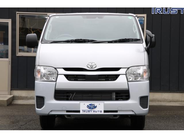 ハイエースバン ５ドア　リフト付バン２．８ＤＴロング　４ＷＤ　純正ナビ　地デジＴＶ　バックカメラ　ＥＴＣ　リフト能力３００ｋｇ　キーレス　プリクラッシュ　４ＷＤ　！（2枚目）