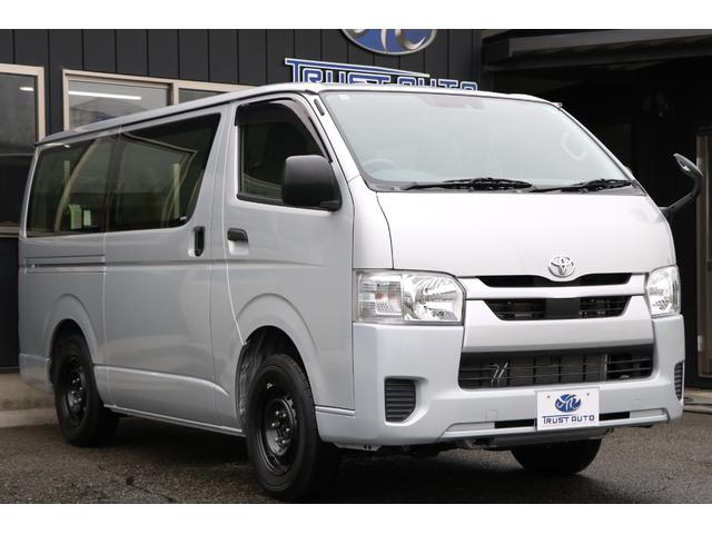 ハイエースバン ５ドア　リフト付バン２．８ＤＴロング　４ＷＤ　純正ナビ　地デジＴＶ　バックカメラ　ＥＴＣ　リフト能力３００ｋｇ　キーレス　プリクラッシュ　４ＷＤ　！（3枚目）