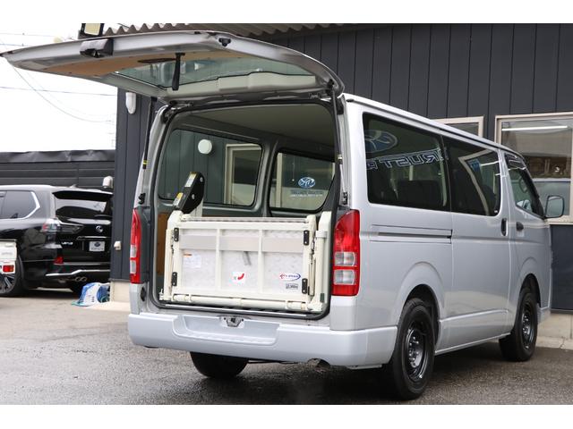 ハイエースバン ５ドア　リフト付バン２．８ＤＴロング　４ＷＤ　純正ナビ　地デジＴＶ　バックカメラ　ＥＴＣ　リフト能力３００ｋｇ　キーレス　プリクラッシュ　４ＷＤ　！（11枚目）