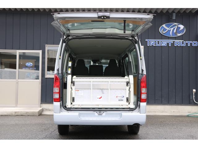 ハイエースバン ５ドア　リフト付バン２．８ＤＴロング　４ＷＤ　純正ナビ　地デジＴＶ　バックカメラ　ＥＴＣ　リフト能力３００ｋｇ　キーレス　プリクラッシュ　４ＷＤ　！（12枚目）
