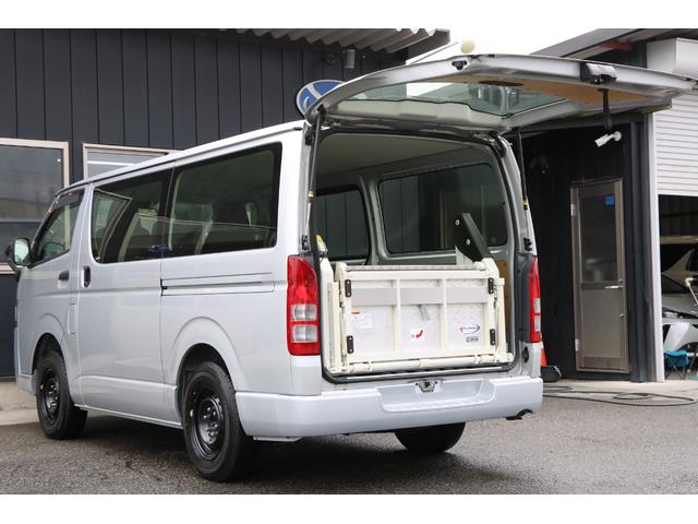 ハイエースバン ５ドア　リフト付バン２．８ＤＴロング　４ＷＤ　純正ナビ　地デジＴＶ　バックカメラ　ＥＴＣ　リフト能力３００ｋｇ　キーレス　プリクラッシュ　４ＷＤ　！（13枚目）