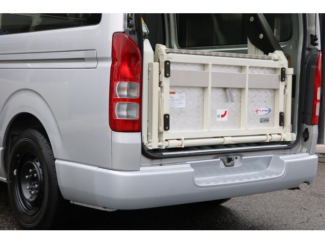 ハイエースバン ５ドア　リフト付バン２．８ＤＴロング　４ＷＤ　純正ナビ　地デジＴＶ　バックカメラ　ＥＴＣ　リフト能力３００ｋｇ　キーレス　プリクラッシュ　４ＷＤ　！（14枚目）