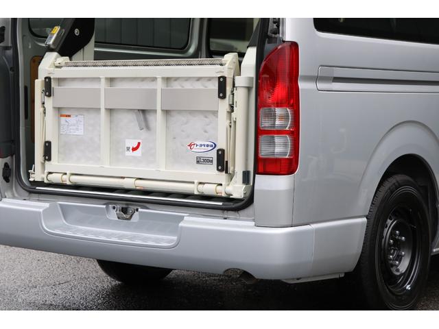 ハイエースバン ５ドア　リフト付バン２．８ＤＴロング　４ＷＤ　純正ナビ　地デジＴＶ　バックカメラ　ＥＴＣ　リフト能力３００ｋｇ　キーレス　プリクラッシュ　４ＷＤ　！（15枚目）