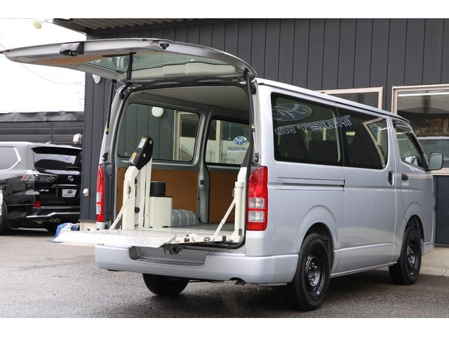 ハイエースバン ５ドア　リフト付バン２．８ＤＴロング　４ＷＤ　純正ナビ　地デジＴＶ　バックカメラ　ＥＴＣ　リフト能力３００ｋｇ　キーレス　プリクラッシュ　４ＷＤ　！（19枚目）