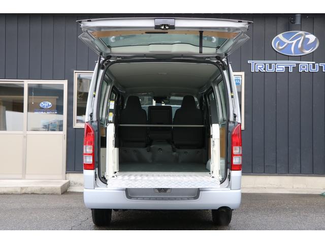 ハイエースバン ５ドア　リフト付バン２．８ＤＴロング　４ＷＤ　純正ナビ　地デジＴＶ　バックカメラ　ＥＴＣ　リフト能力３００ｋｇ　キーレス　プリクラッシュ　４ＷＤ　！（20枚目）